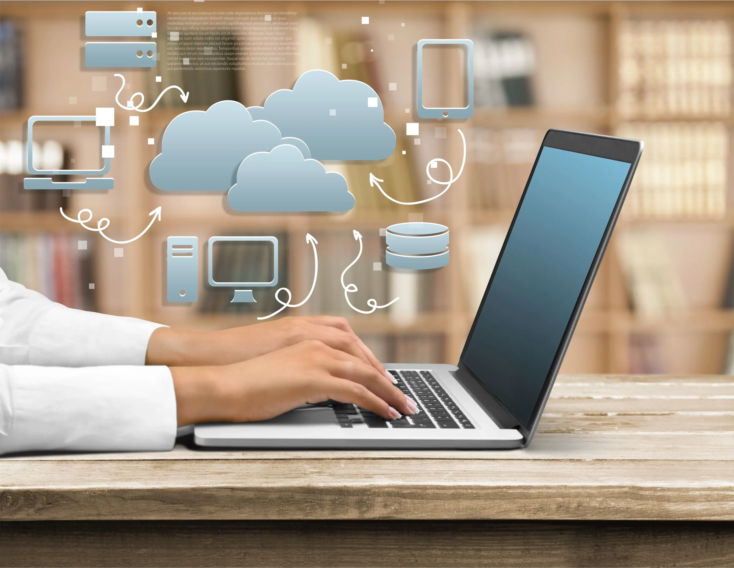 bureau avec ordinateur et fichiers en nuage